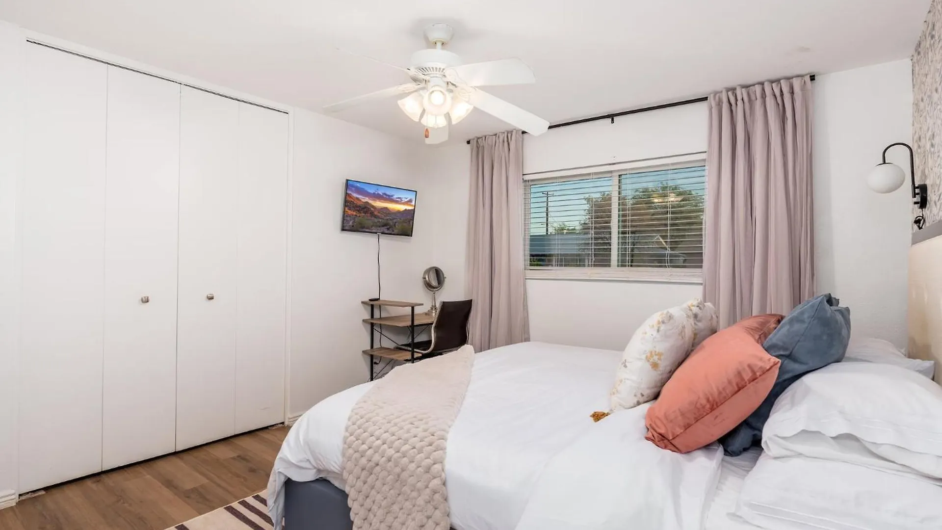Villa Ultimate, Scottsdale Getaway! Pool, Bbq, Sleeps 14 0*,